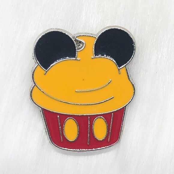 🔮 5/$25 Disney Mickey Mouse Cupcake Pin - Picture 1 of 3